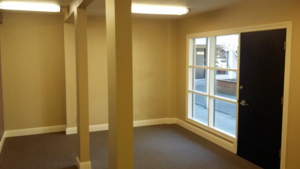 More Photos Of 1655 Hudson St, Longview Office For Lease