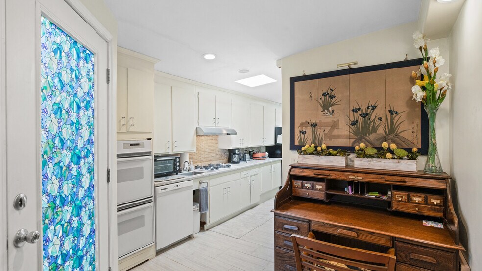 More Photos Of 1403 Rowena Way, Sacramento Specialty For Sale