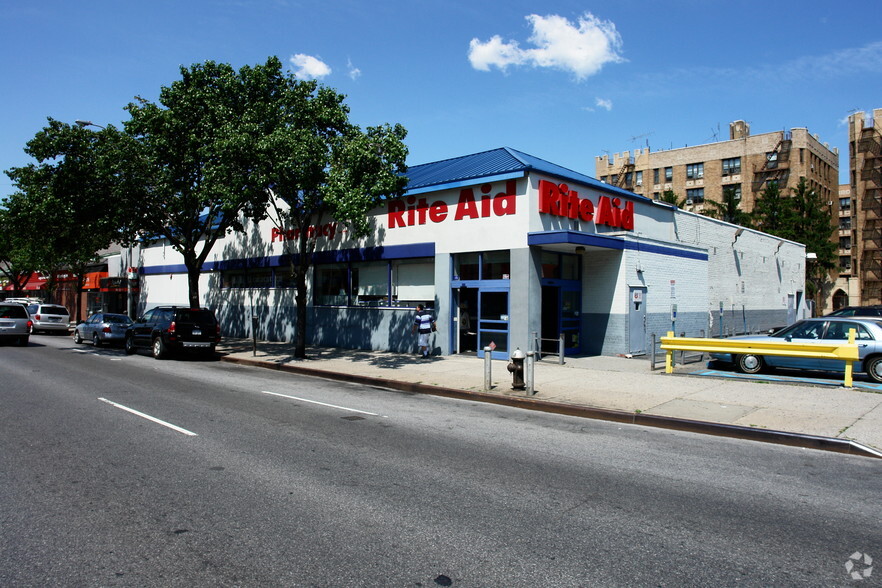 Primary Photo Of 14429 Northern Blvd, Flushing Freestanding For Lease