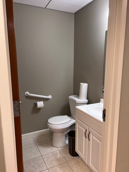 More Photos Of 7610 Carroll Ave, Takoma Park Medical For Lease
