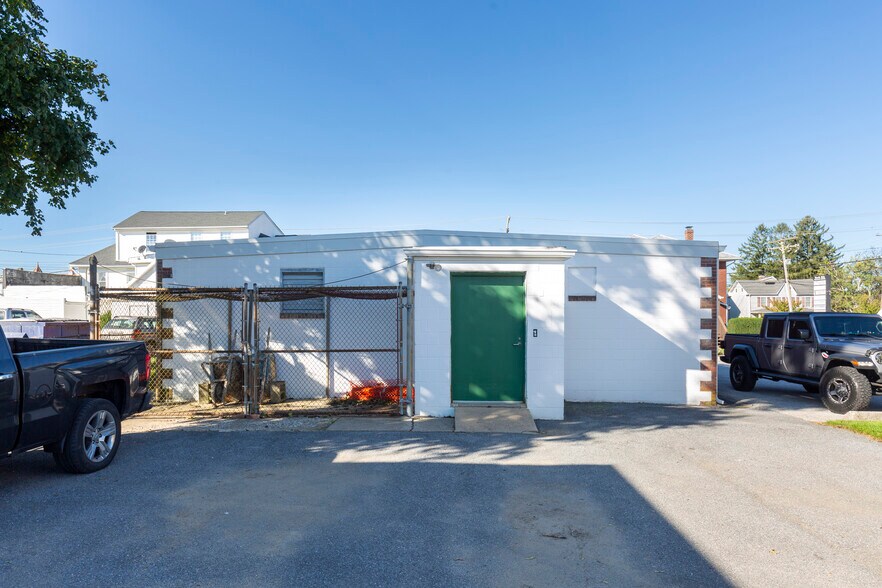 More Photos Of 1355 N Main St, Hampstead Office For Sale