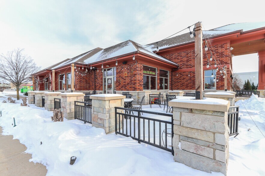 More Photos Of 190 Crossroads Dr, Plover Restaurant For Lease