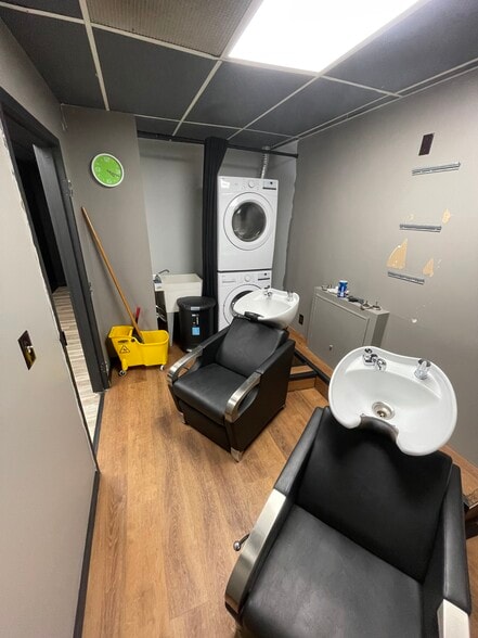 More Photos Of 4814-4818 Mcknight Rd, Pittsburgh Freestanding For Lease