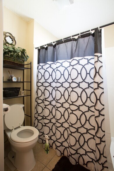 More Photos Of 6815 24th St, Sacramento Multifamily For Sale