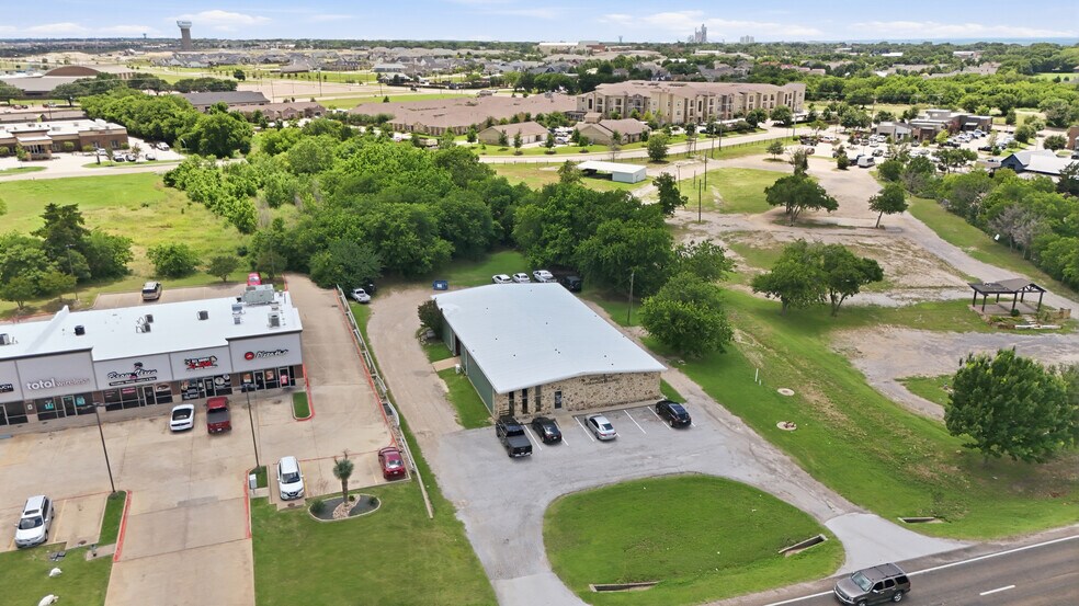 More Photos Of 840 E Main St, Midlothian Veterinarian Kennel For Sale