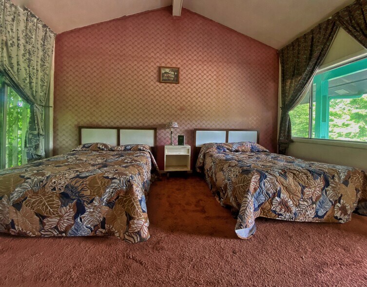 More Photos Of 175 S Main St, Ellenville Hotel For Sale