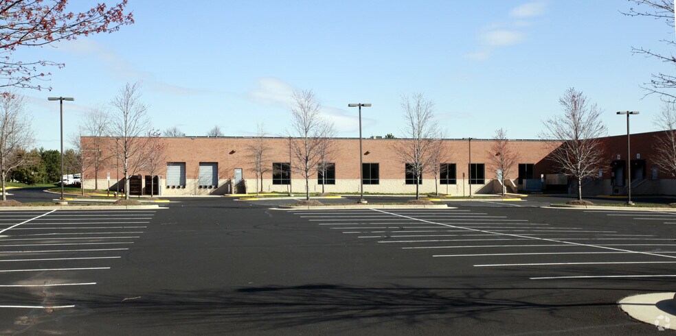 More Photos Of 14111 Park Meadow Dr, Chantilly Light Distribution For Lease
