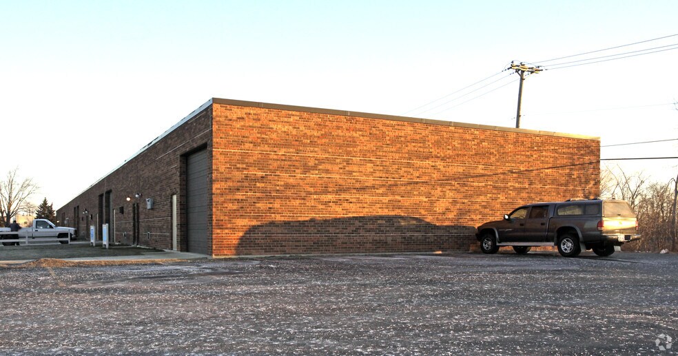 More Photos Of 803-907 Industrial Dr, West Chicago Warehouse For Lease