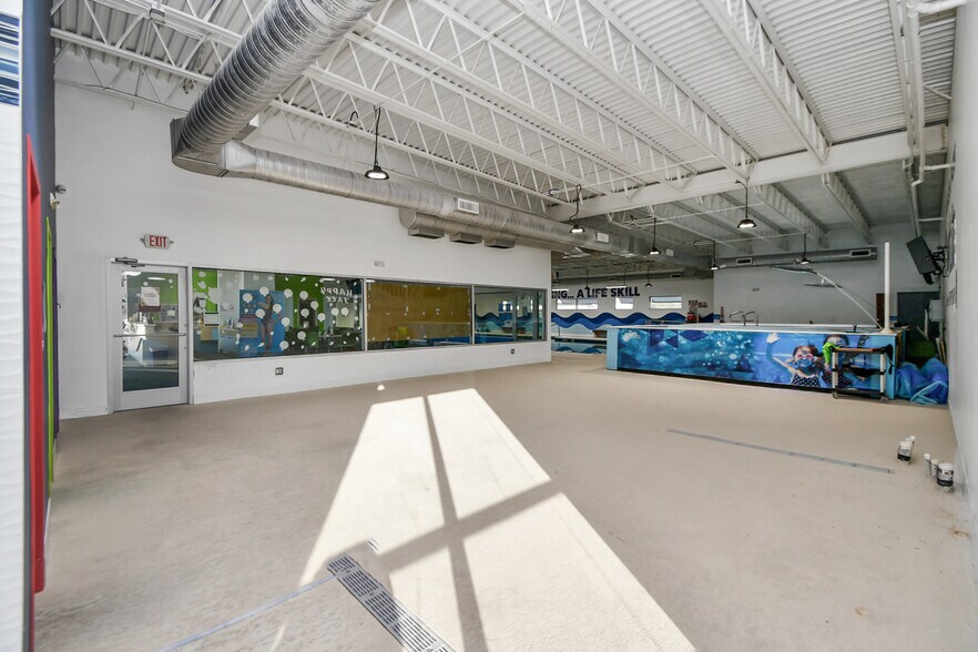 More Photos Of 10423 N Sam Houston Pky E, Humble Sports And Entertainment For Sale