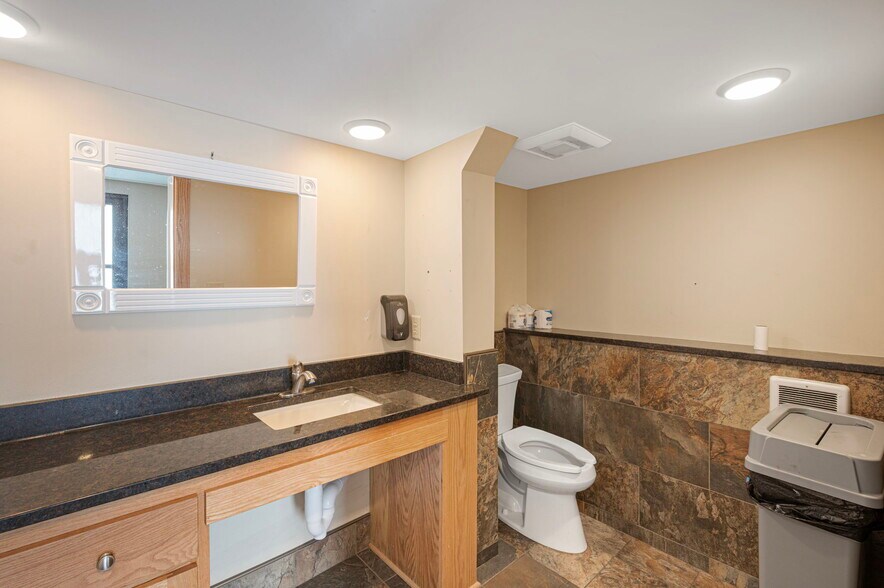 More Photos Of 3826 W Broadway Ave, Minneapolis Medical For Sale