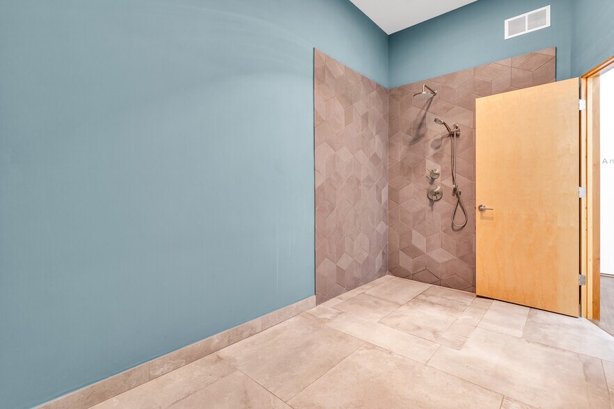More Photos Of 3307 W Irving Park Rd, Chicago Office Residential For Sale