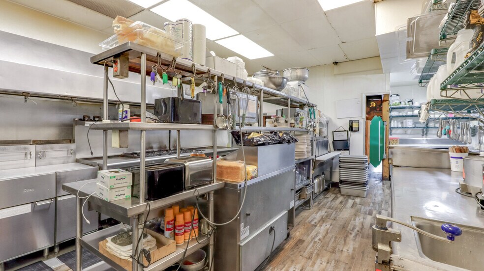 More Photos Of 1418 Main St, Bloomer Restaurant For Sale