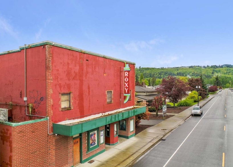 Primary Photo Of 115 Mashell N ave, Eatonville Movie Theatre For Sale