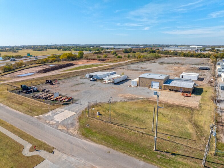 More Photos Of 4901 S Rockwell St, Oklahoma City Service For Sale