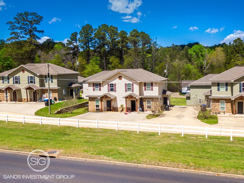Primary Photo Of 2101 Suffolk Way, Longview Apartments For Sale