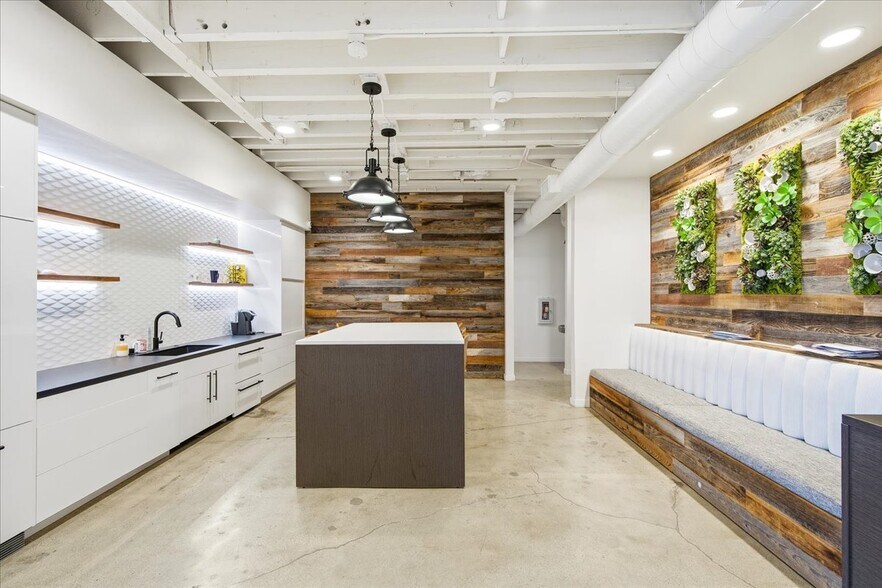 More Photos Of 3444 E Anaheim St, Long Beach Office For Sale