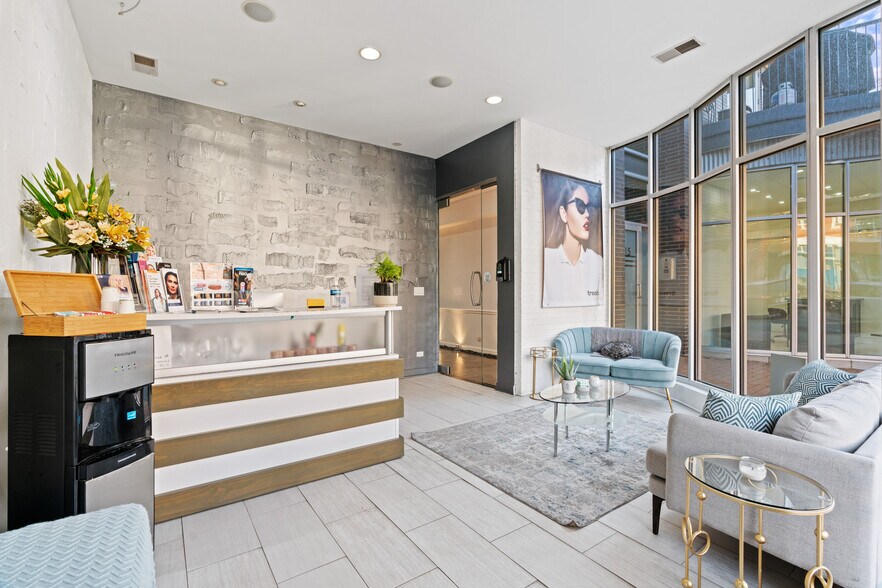 More Photos Of 1915-1917 N Damen Ave, Chicago Storefront For Sale