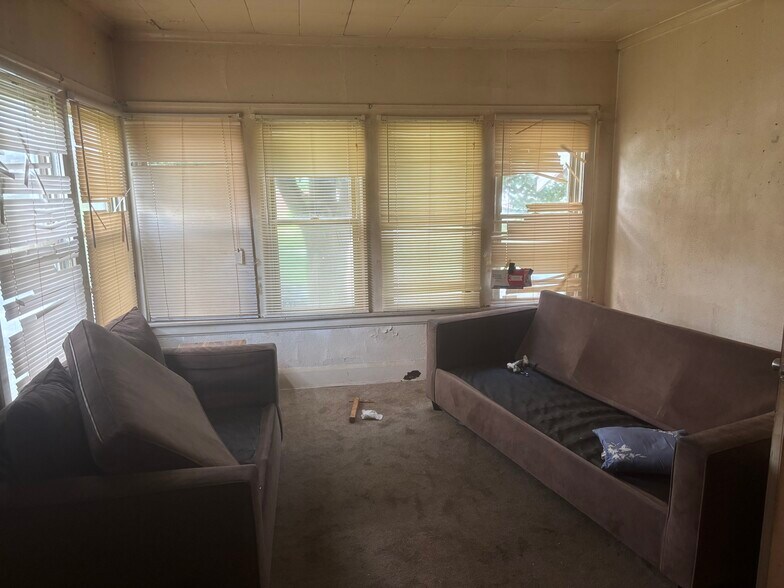 More Photos Of 1447 W Delaware Ave, Toledo Apartments For Sale