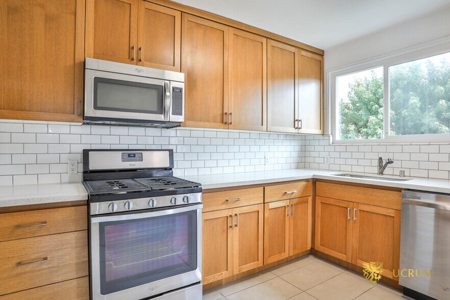 More Photos Of 854 Alandele Ave, Los Angeles Apartments For Sale