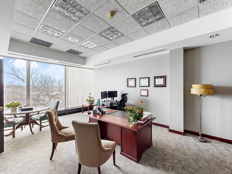 More Photos Of 777 3rd St, Des Moines Office For Sale