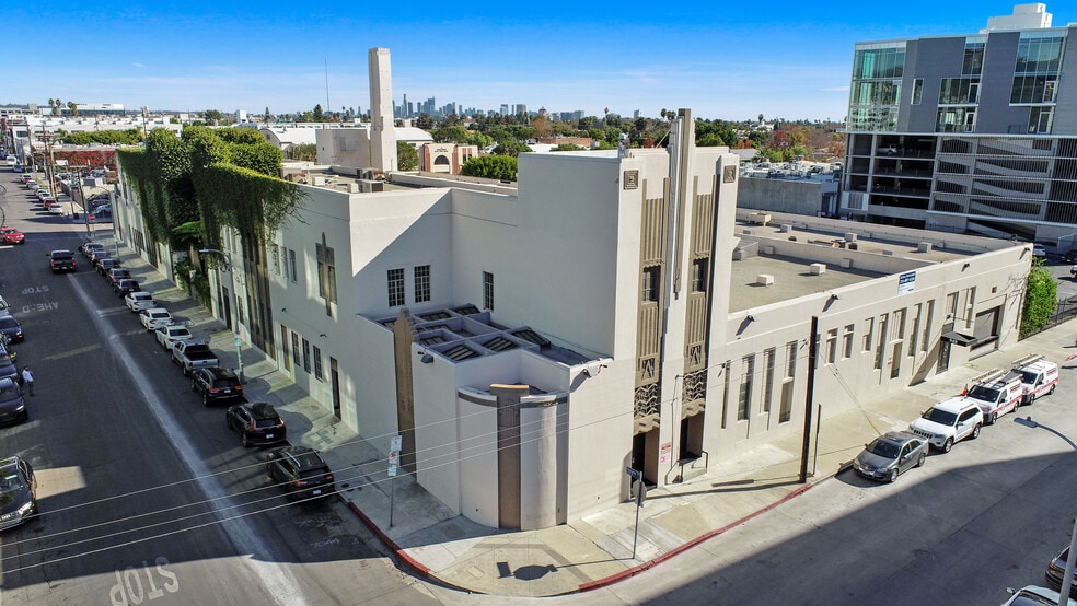 More Photos Of 7000 Romaine St, Los Angeles Showroom For Lease