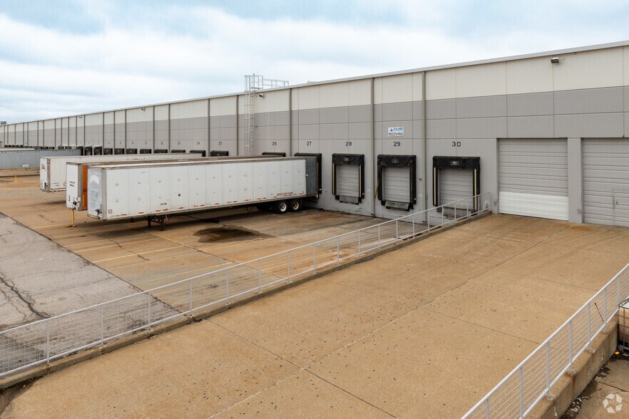 More Photos Of 415 Axminister Dr, Fenton Warehouse For Lease