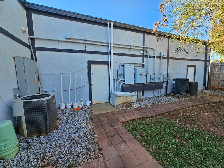 More Photos Of 227 Atlanta Hwy, Gainesville Freestanding For Sale
