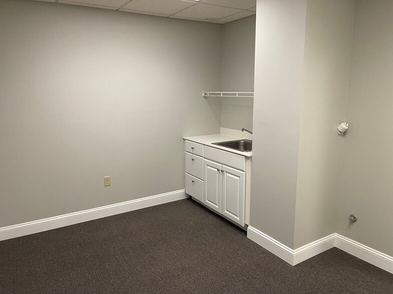 More Photos Of 201-209 W Pike St, Clarksburg Office Residential For Lease