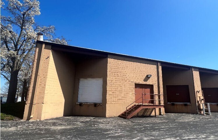 More Photos Of 824-830 Fee Fee Rd, Saint Louis Unknown For Lease