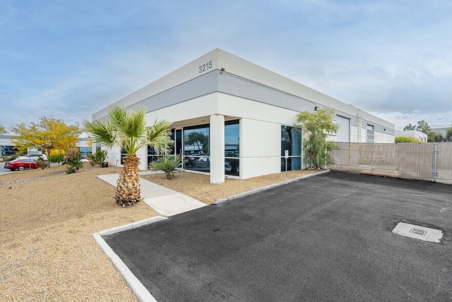 More Photos Of 3215 Birtcher Dr, Las Vegas Office For Lease