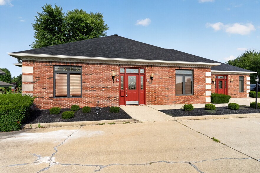More Photos Of 200 N Emerson Ave, Greenwood Office For Lease