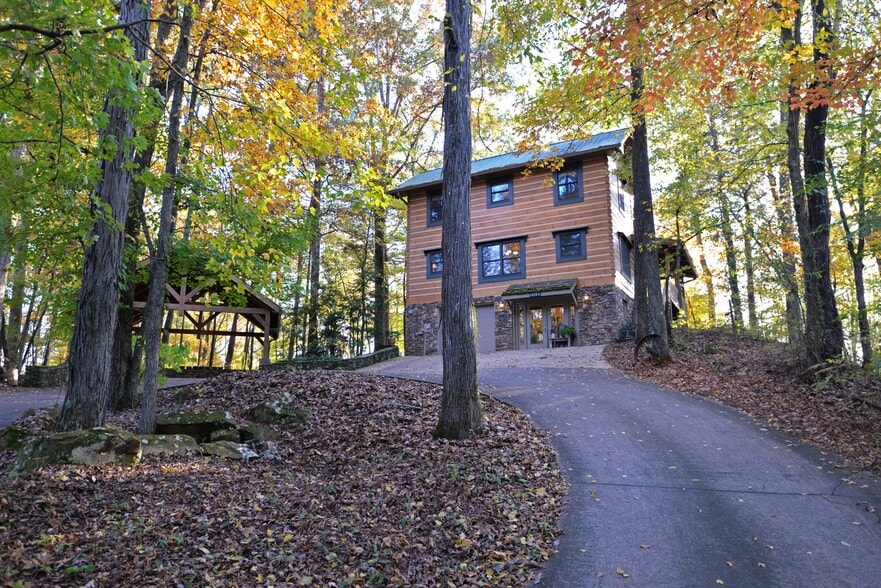 More Photos Of 867 Welcome Valley Rd, Benton Hotel For Sale