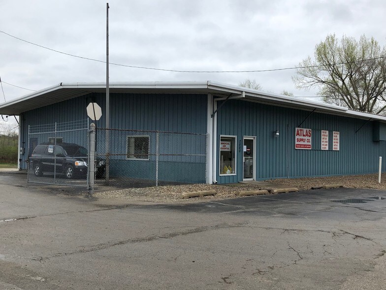 Primary Photo Of 2000 N 8th St, Pekin Warehouse For Sale