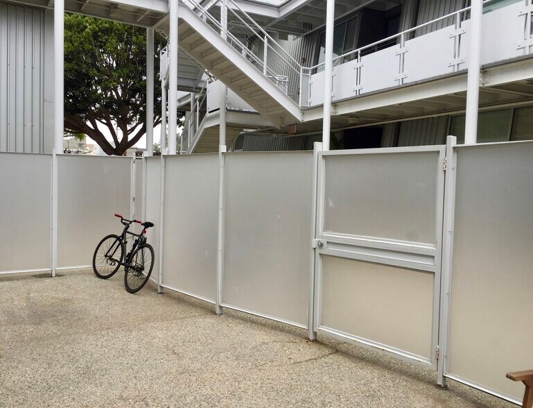 More Photos Of 615 Hampton Dr, Venice Apartments For Sale