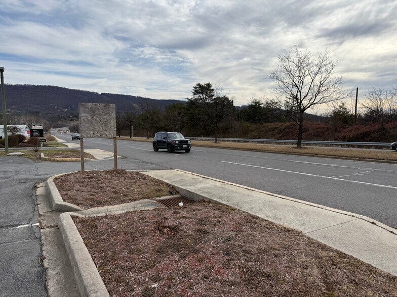 More Photos Of 1310 W Industrial Blvd, Cumberland Fast Food For Sale