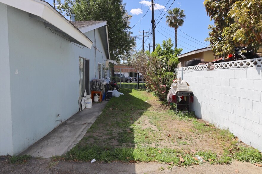 More Photos Of 417 W Guinida Ln, Anaheim Apartments For Sale