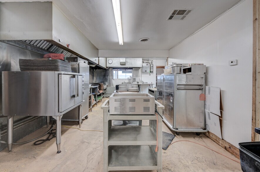 More Photos Of 2447 Military Ave, Baxter Springs Restaurant For Sale