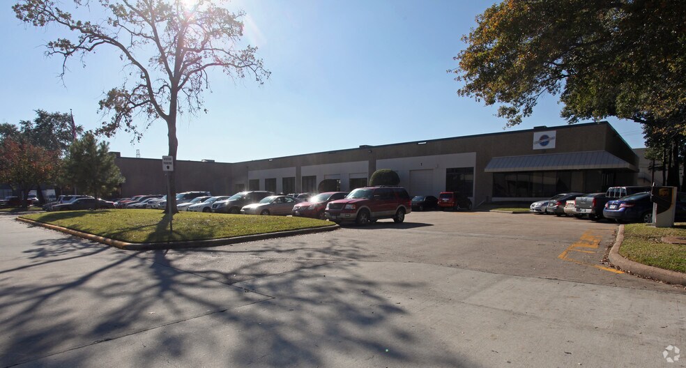 More Photos Of 601-625 W 38th St, Houston Light Distribution For Lease