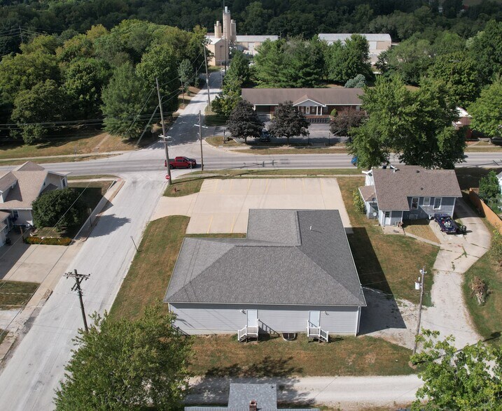 More Photos Of 1110 School st, Hillsboro Flex For Sale