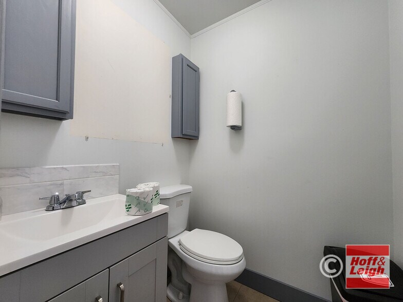 More Photos Of 1100 W Mississippi Ave, Denver Warehouse For Sale