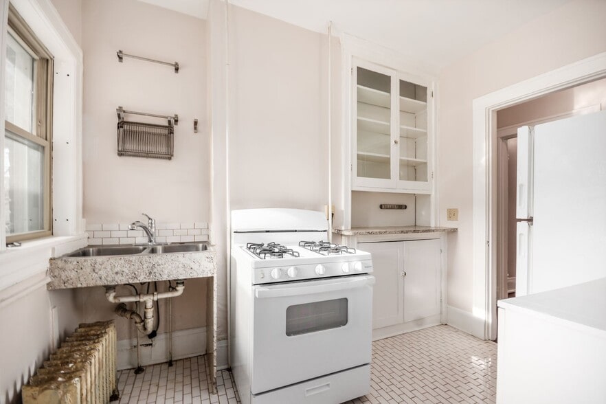 More Photos Of 94 N 20th St, Columbus Apartments For Sale