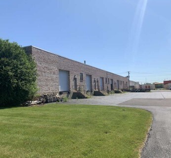 More Photos Of 390-402 E St. Charles Rd, Carol Stream Warehouse For Lease