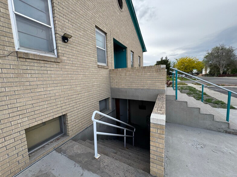 More Photos Of 402 S 7th St E, Riverton Flex For Sale