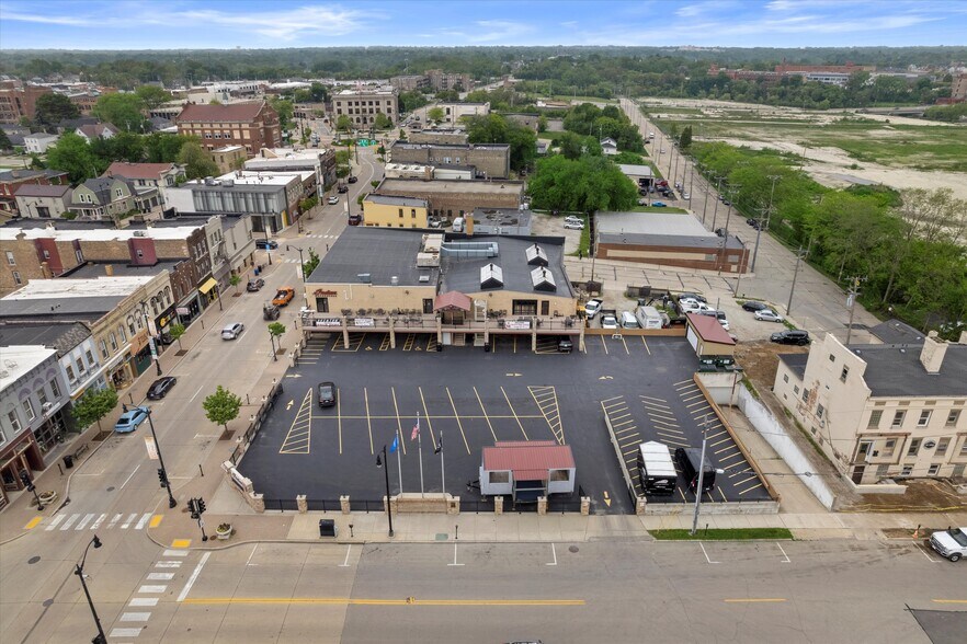 More Photos Of 522 6th St, Racine General Retail For Sale