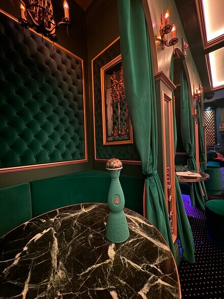 More Photos Of 8947 W Sunset Blvd, West Hollywood Restaurant For Lease