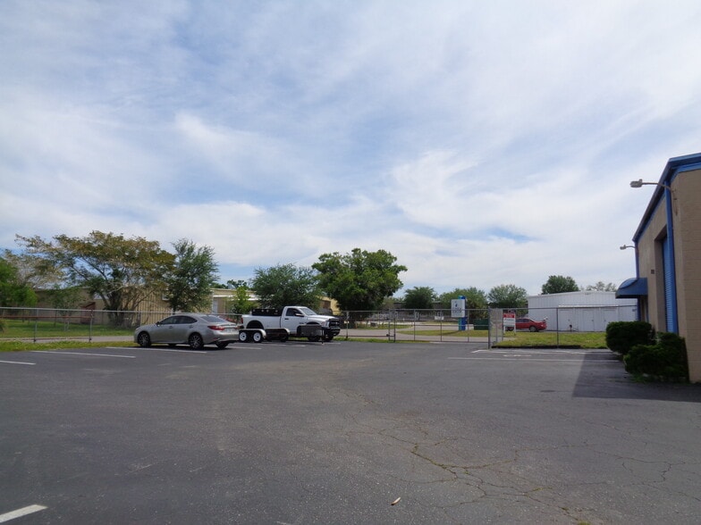 More Photos Of 6020 Deacon Rd, Sarasota Warehouse For Sale