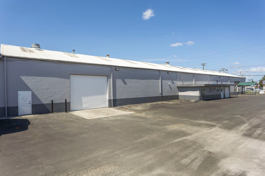 More Photos Of 13940 - 13980 Tualatin Valley hwy, Beaverton Manufacturing For Lease