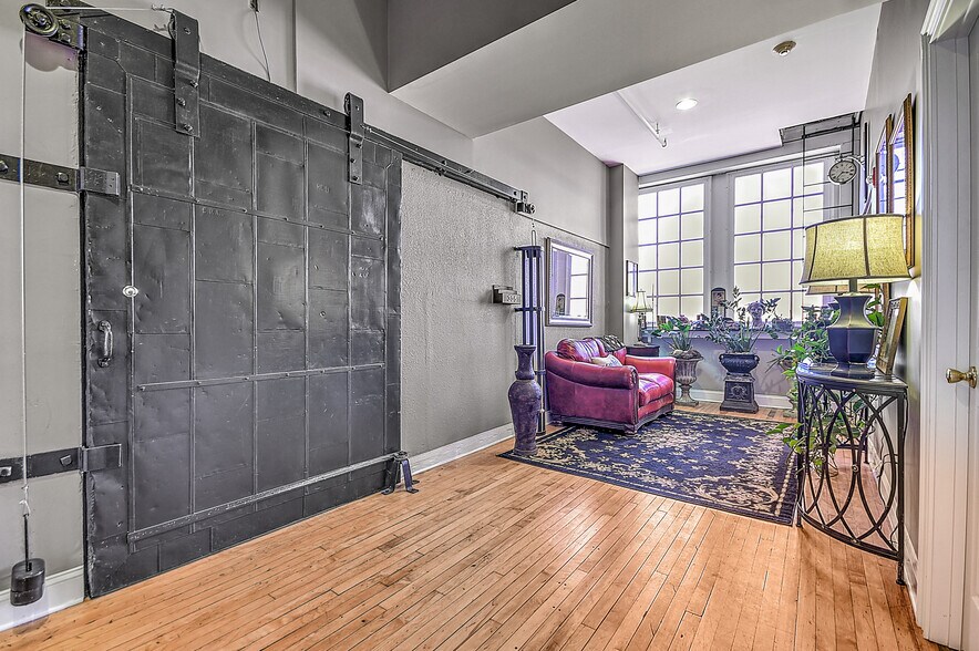 More Photos Of 220 Broad St, Kingsport Flex For Sale