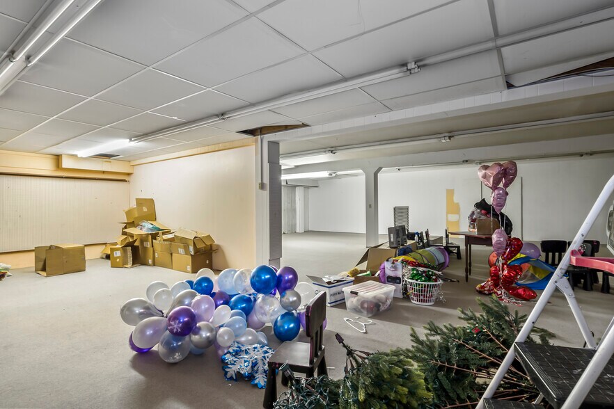 More Photos Of 178 SW 5th St, Madras Storefront Retail Office For Sale