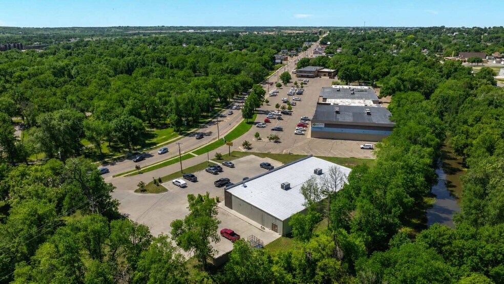 More Photos Of 1106 4th Ave NW, Minot General Retail For Sale